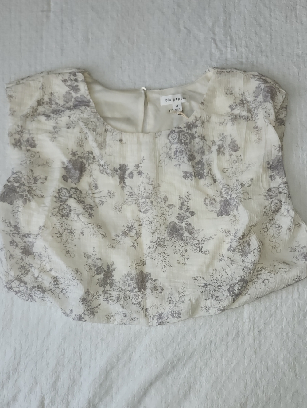 Blu Pepper NWT Floral Toile Print Relaxed Cropped Blouse (Size M)